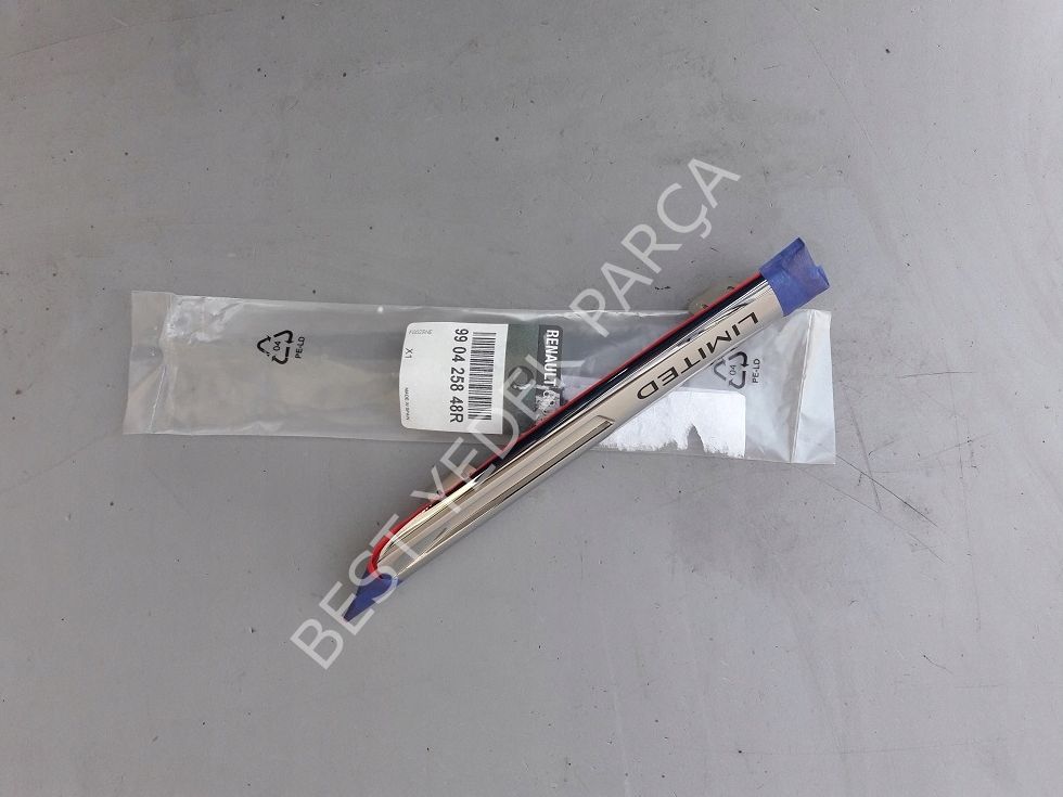 OEM 990425848R-SAĞ ÇAMURLUK BANDI MEGANE IV