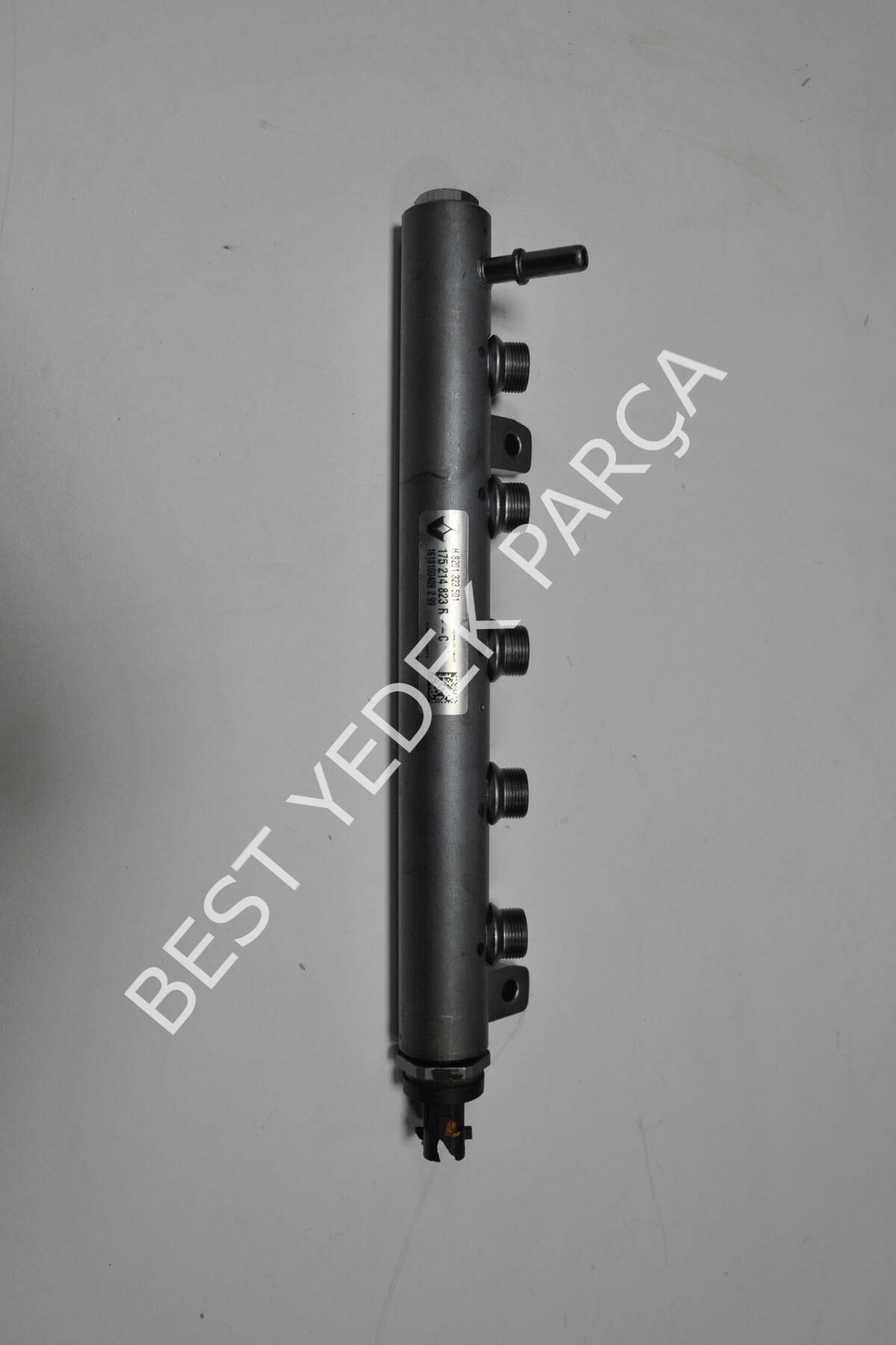 OE 175214823R-YAKIT RAMPASI TRAFIC III